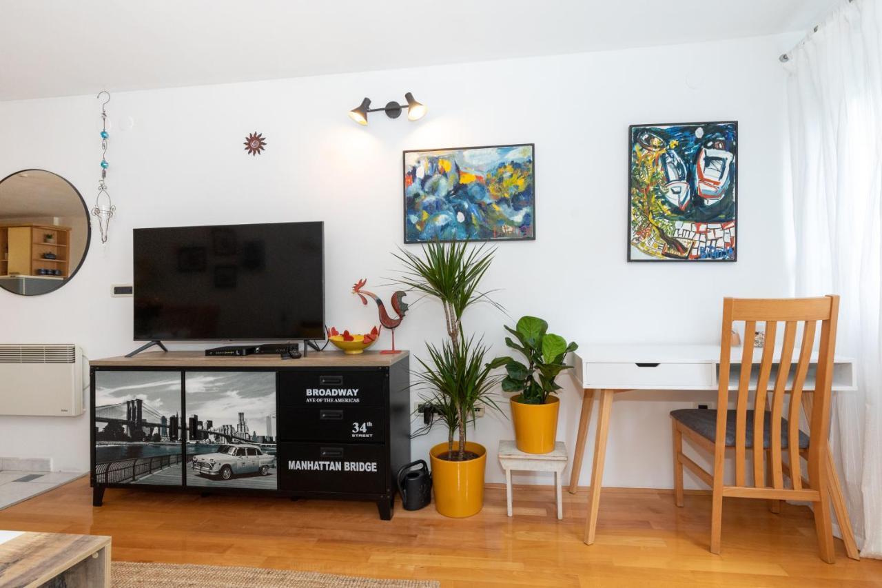 Spacious - Balcony & Near Old Town Lejlighed *