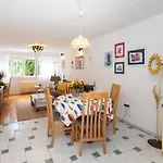 Spacious Split Apartment - Balcony & Near Old Town